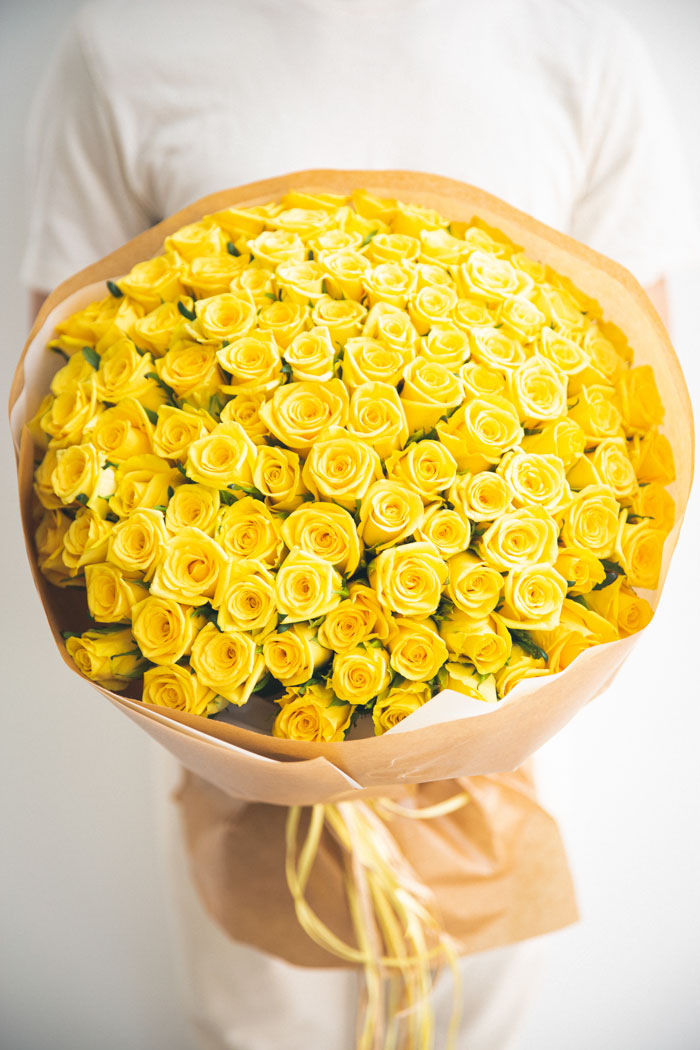 花束 ローズブーケ国産バラ 108本 #1295　YELの写真2枚目