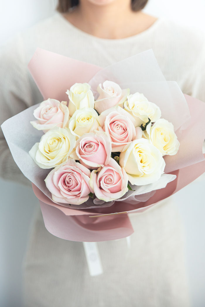 花束 ローズブーケ バラ 12本クロス #1398 size:80　薄PNK×WHTの写真1枚目