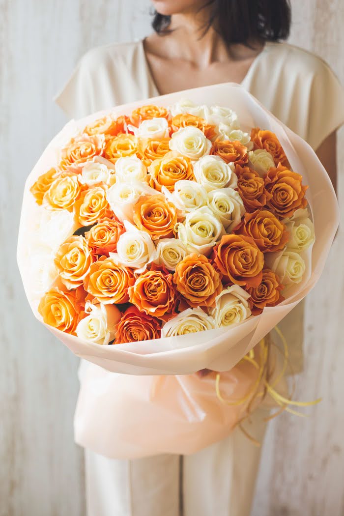 花束 ローズブーケ バラ 50本クロス #1405 size:120 ORN×WHTの写真1枚目