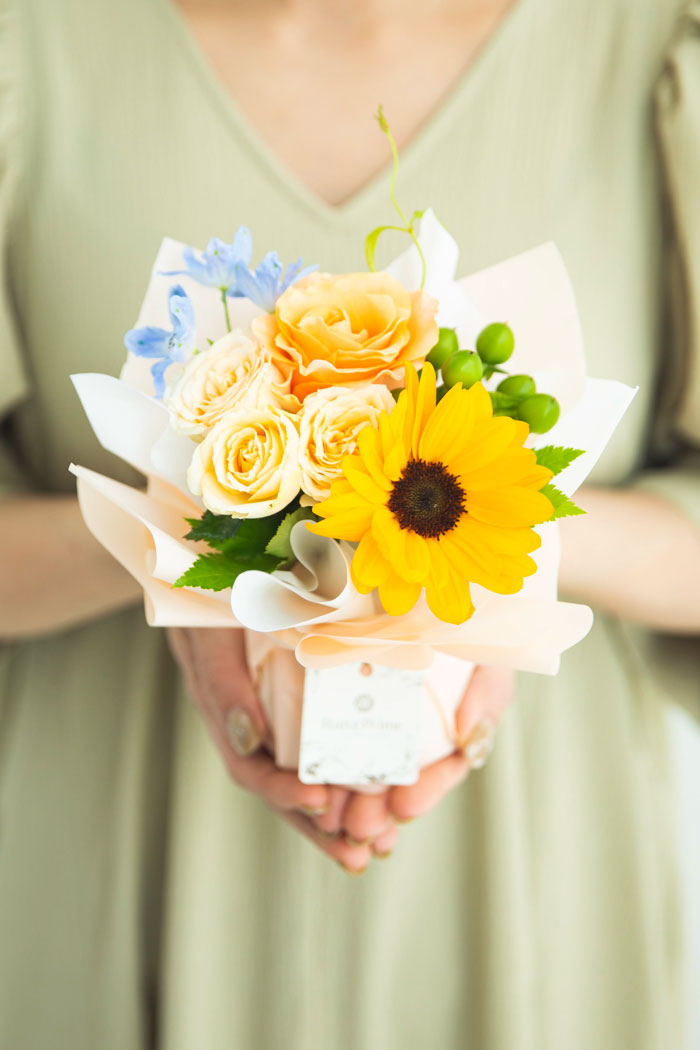 季節のそのまま飾れる花束 #1684 size:60 YELの写真1枚目