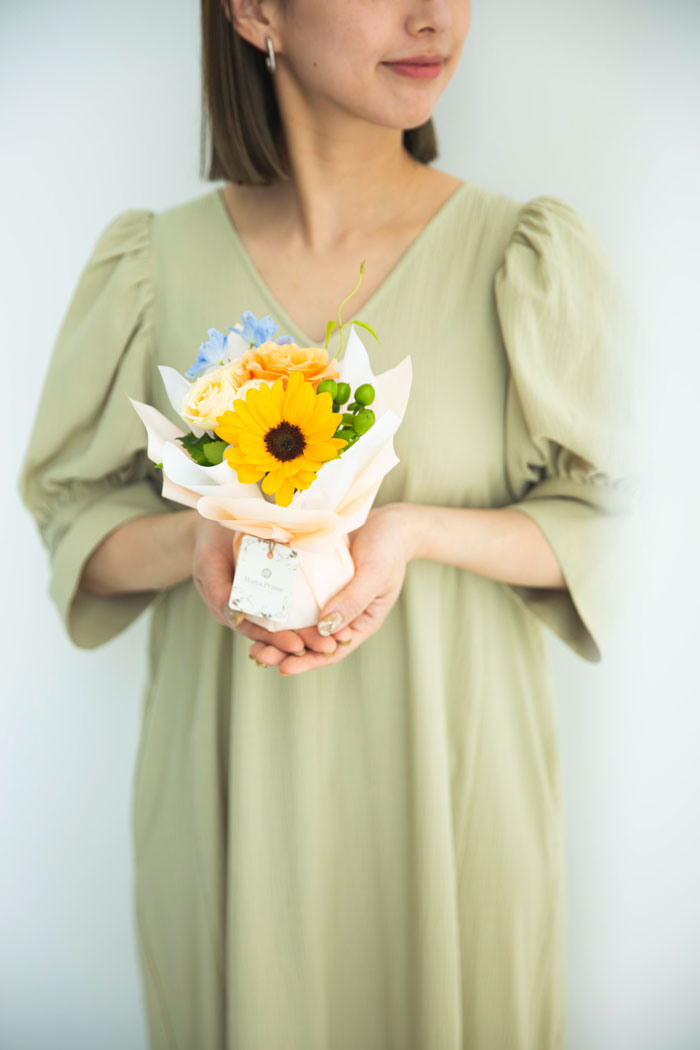 季節のそのまま飾れる花束 #1684 size:60 YELの写真3枚目