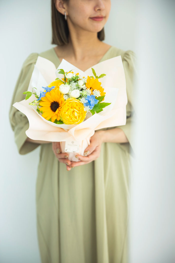 季節のそのまま飾れる花束 #1685 size:80 YELの写真4枚目