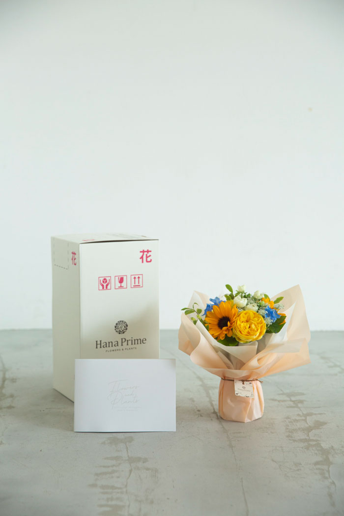 季節のそのまま飾れる花束 #1685 size:80 YELの写真5枚目