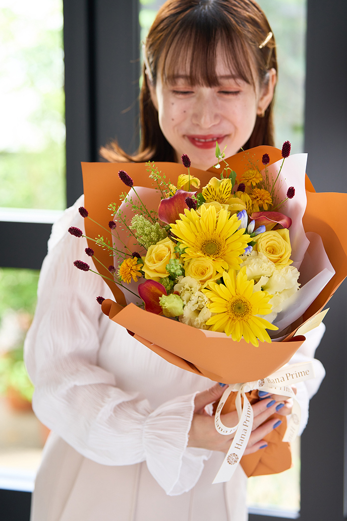 花束 季節のブーケ  イエロー #1913 size:100の写真2枚目