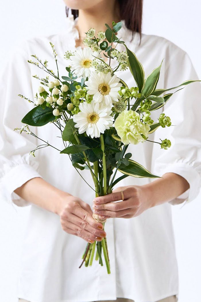 自宅用 季節のお花 1,980円セット #1967の写真1枚目