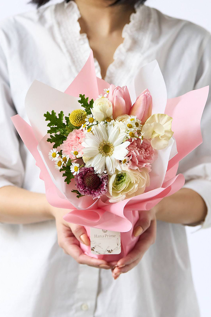 季節の花束  そのまま飾れるブーケ #1983 size:80の写真1枚目