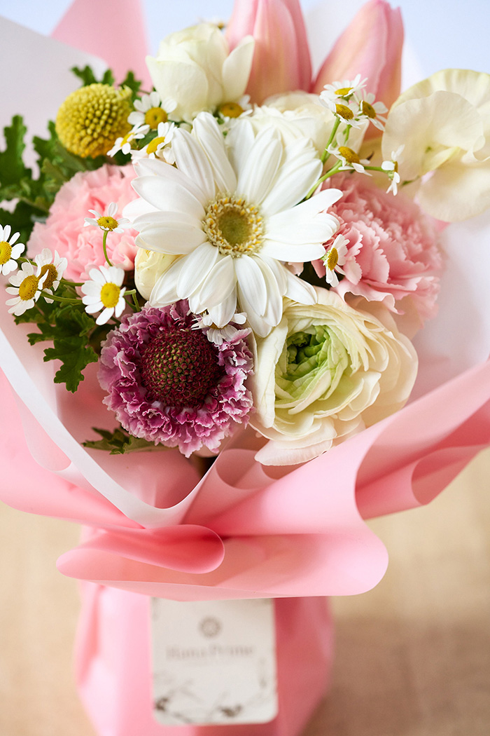 季節の花束  そのまま飾れるブーケ #1983 size:80の写真6枚目