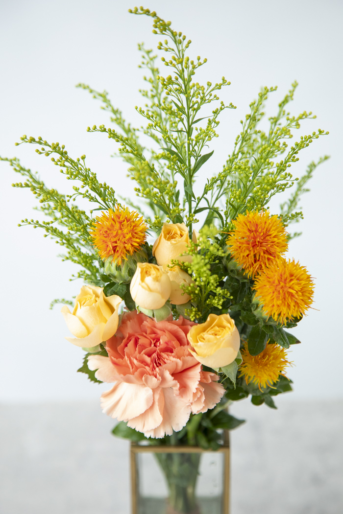 自宅用 季節のお花 980円セット #2069の写真4枚目