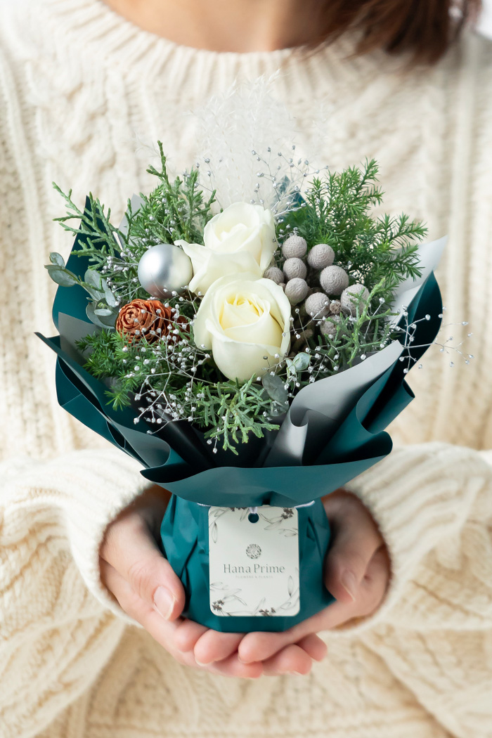 クリスマス限定　そのまま飾れるブーケ ホワイト ♯2175 60sizeの写真1枚目