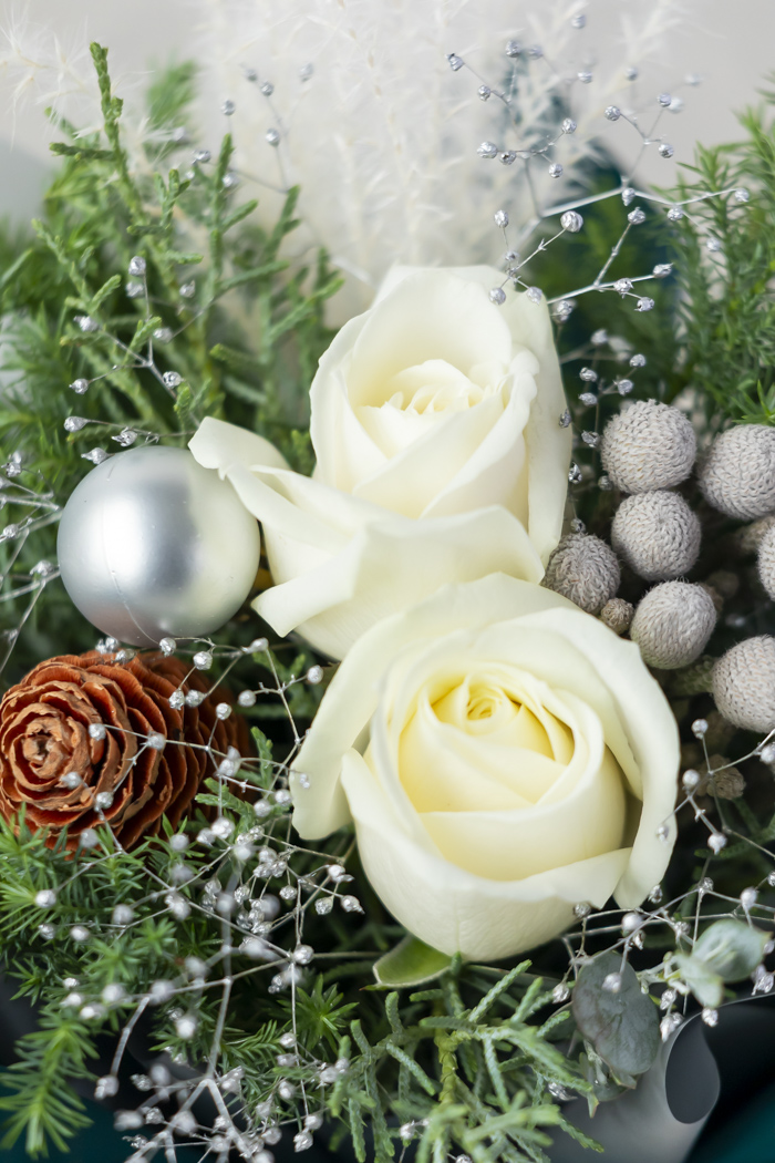 クリスマス限定　そのまま飾れるブーケ ホワイト #2175 60sizeの写真3枚目