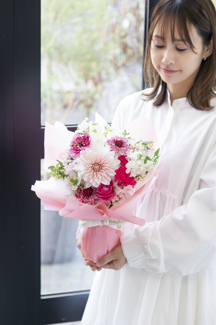 季節の花束  そのまま飾れるブーケ #2242 size:100の写真3枚目