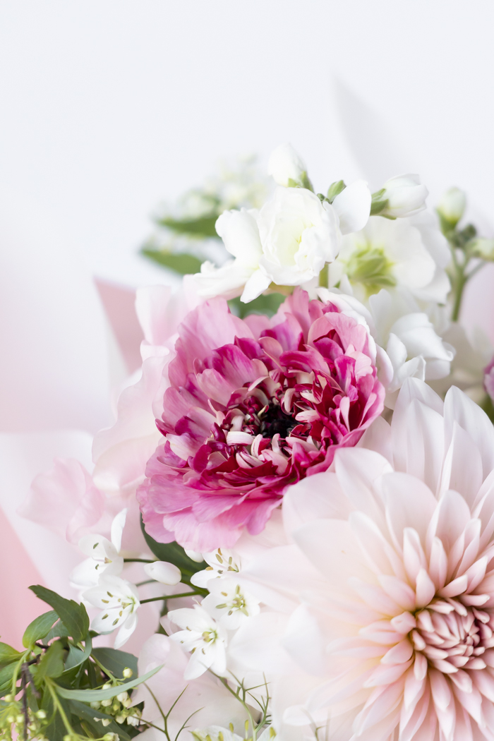 季節の花束  そのまま飾れるブーケ #2242 size:100の写真6枚目