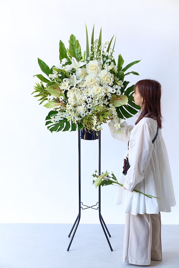 スタンド花 1段 ホワイト #2322の写真3枚目