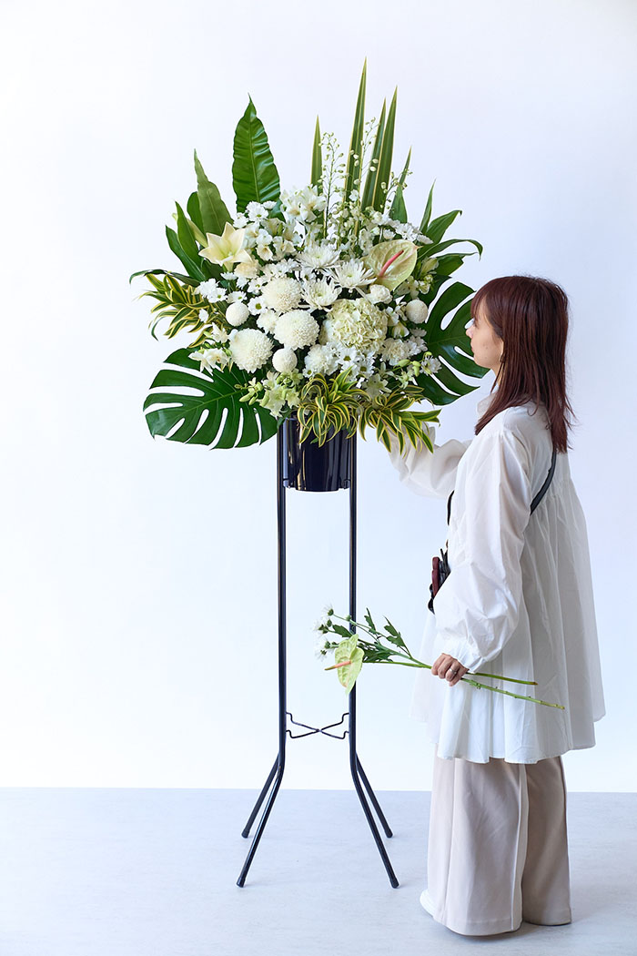 スタンド花 1段 ホワイト系 #2323の写真3枚目