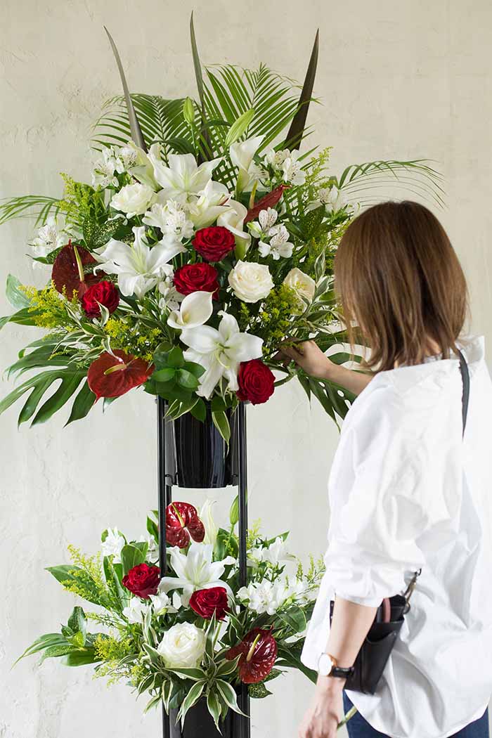 おまかせスタンド花 2段 #335の写真1枚目