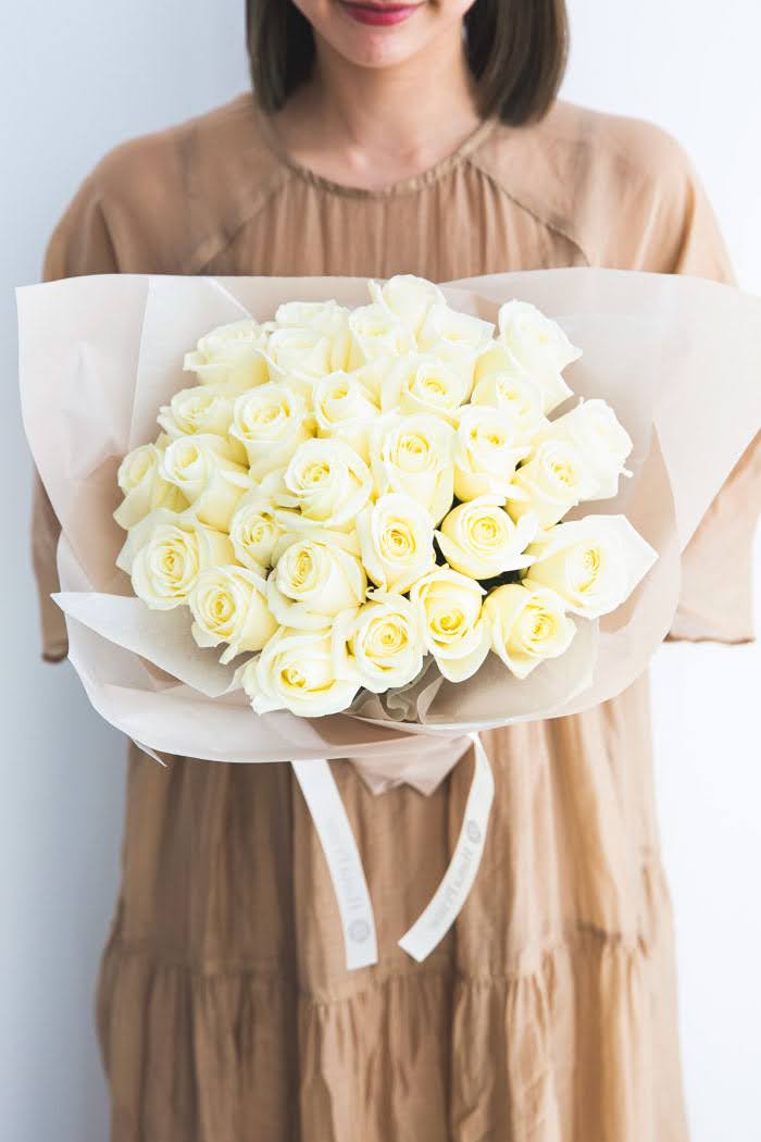 花束はどうする 結婚式で両親に贈る花の選び方と相場を解説 Hanaprimeマガジン