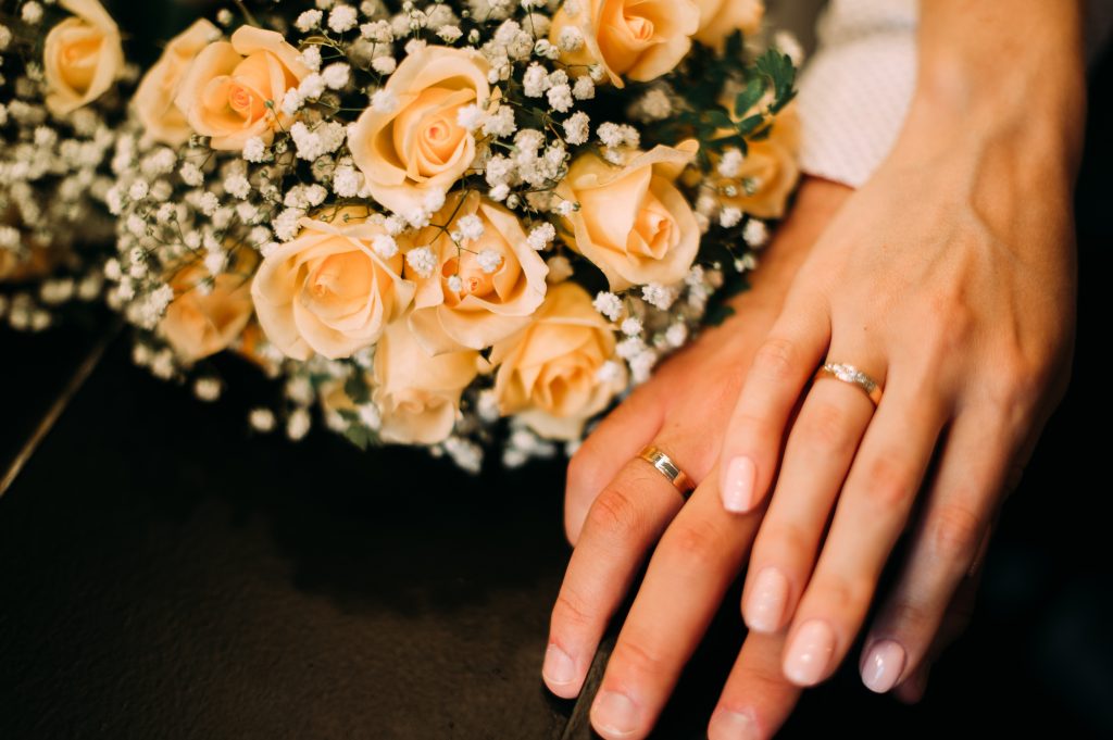 【STEP3】プロポーズで渡すもの（指輪や花束）を用意する