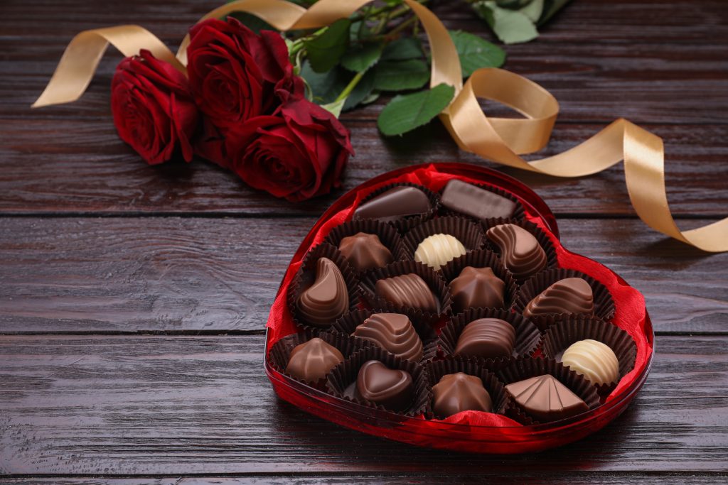 バレンタインデーにチョコレートを贈るのはなぜか