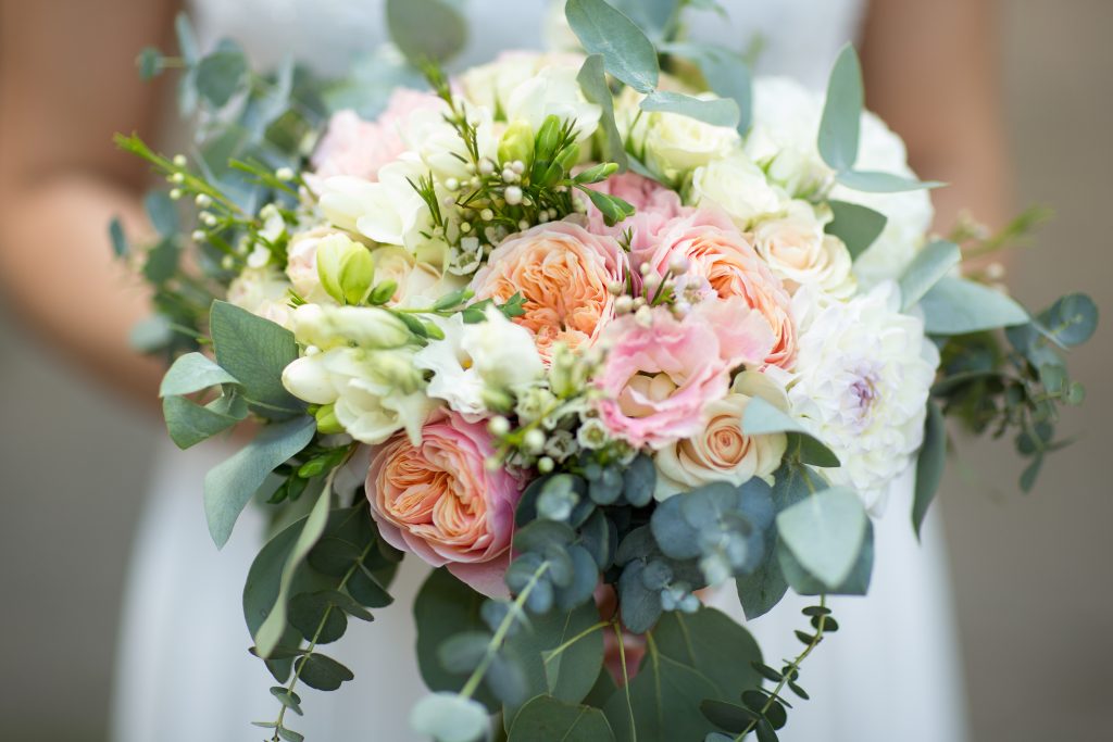 結婚式で使われる定番の種類と花言葉を紹介！