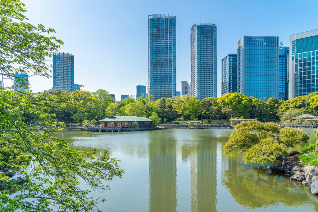 ② 浜離宮恩賜庭園｜水と緑の絶景でロマンチック