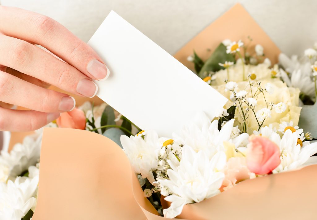 プロポーズは言葉だけじゃない！手紙と花束を一緒に贈ろう