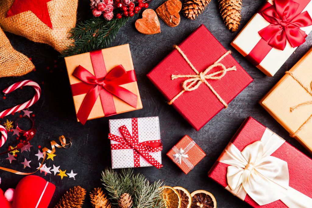 クリスマスにプレゼントを贈るのはなぜ？