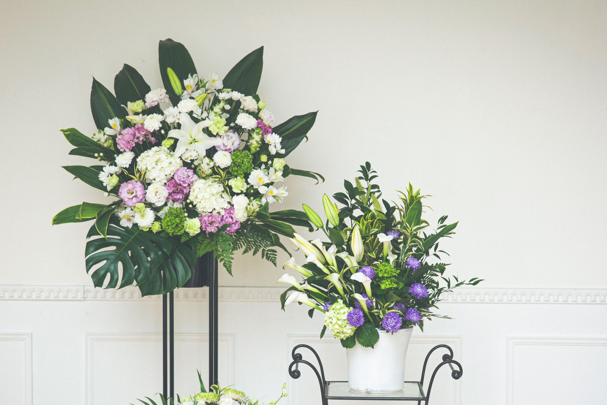 葬儀に関する4つのお花（供花、花輪、枕花、献花）